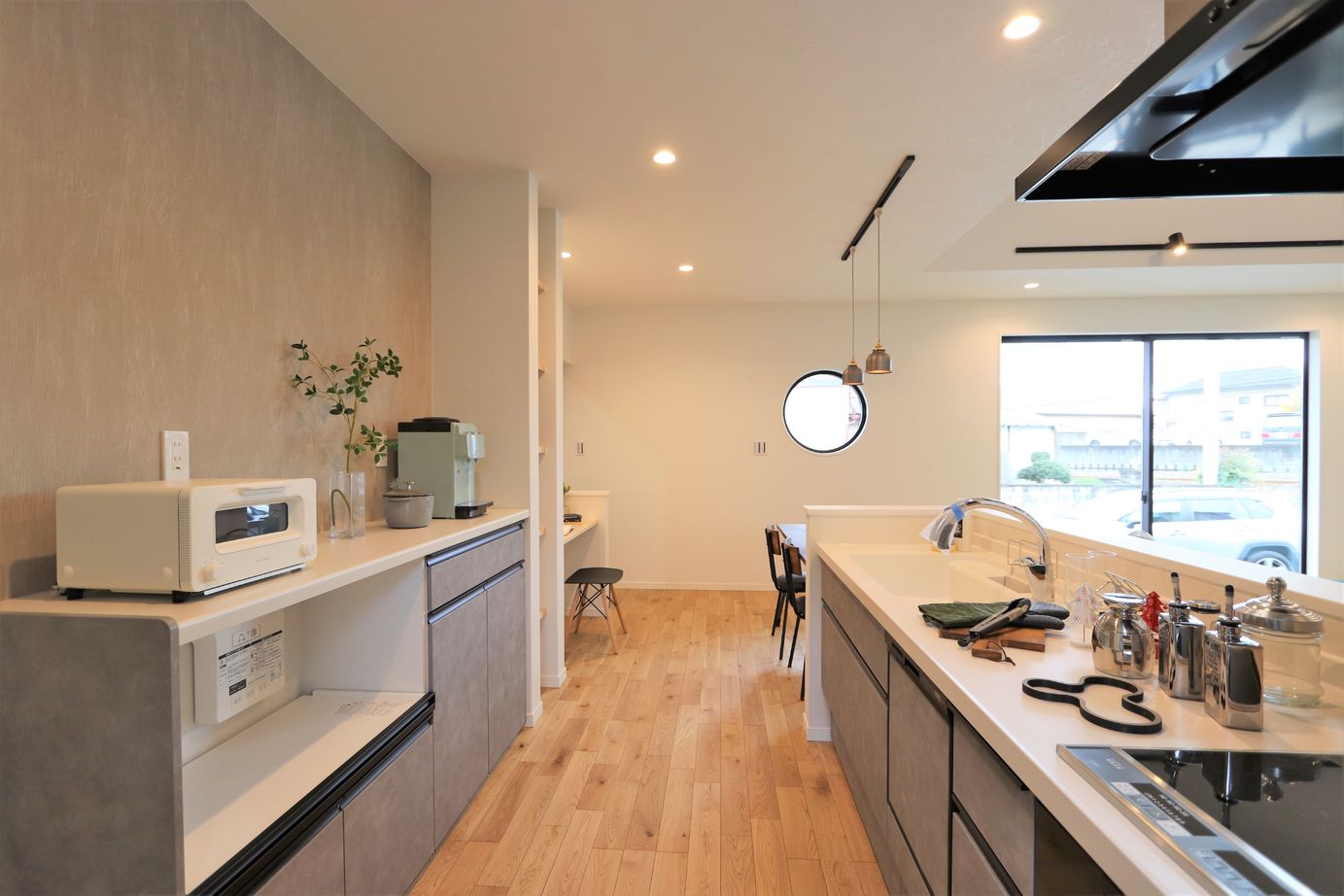 ワコーハウジング 開放感のあるLDKに複数の「居場所」をつくった1.5階の平屋。同じ空間で家族がそれぞれの時間を楽しめるの建築実例画像6