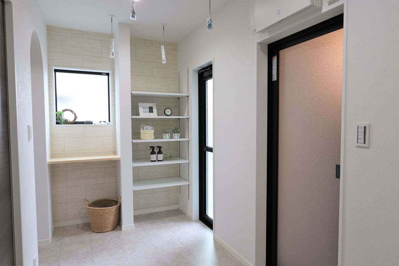 ワコーハウジング 開放感のあるLDKに複数の「居場所」をつくった1.5階の平屋。同じ空間で家族がそれぞれの時間を楽しめるの建築実例画像8