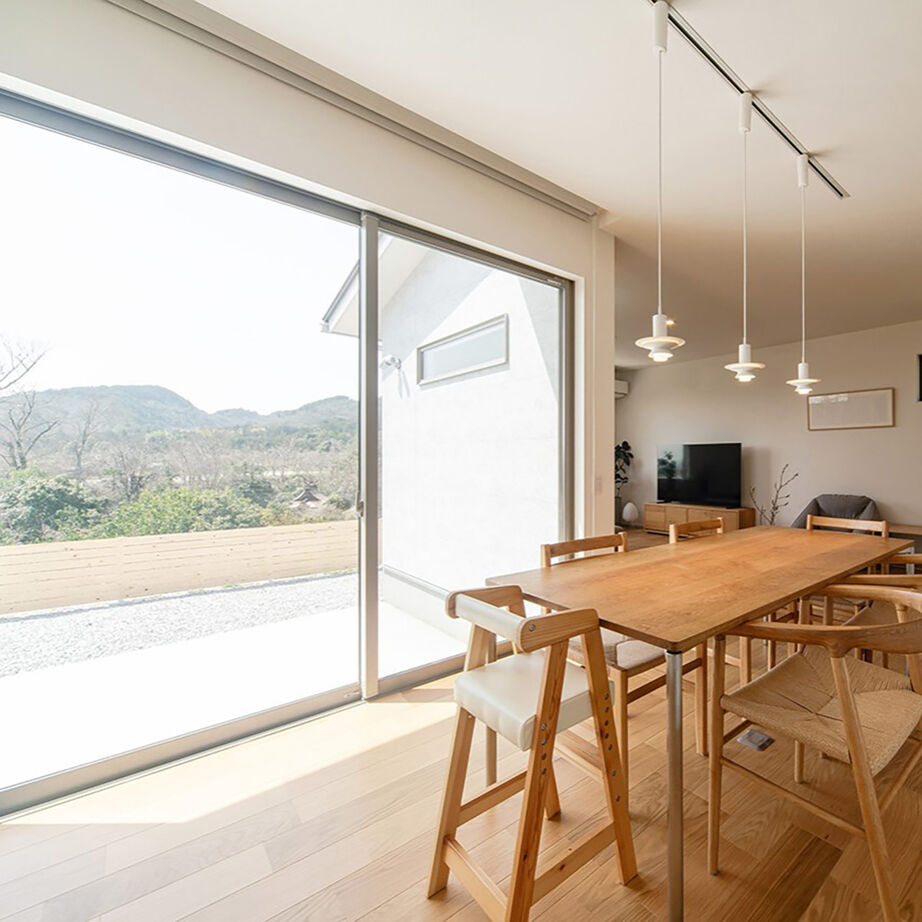 ニーズホーム 広々としたLDKと大きな窓で開放感のある こだわりの平屋住宅の建築実例画像4