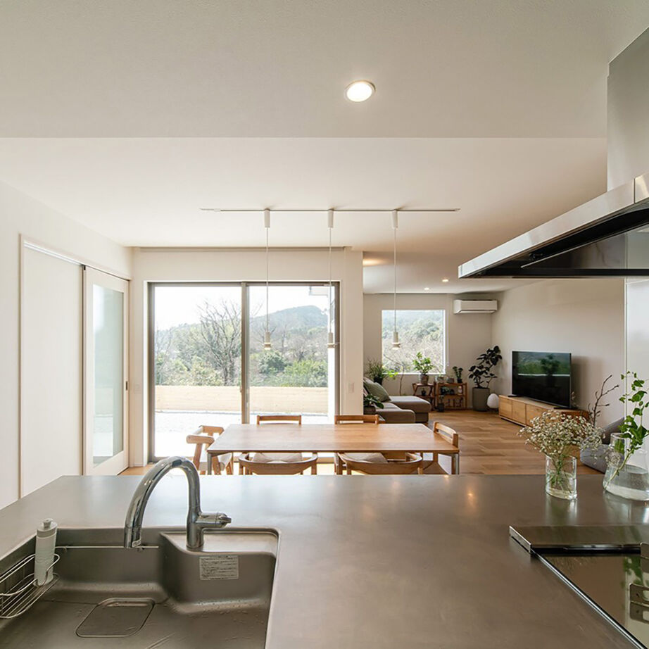 ニーズホーム 広々としたLDKと大きな窓で開放感のある こだわりの平屋住宅の建築実例画像5