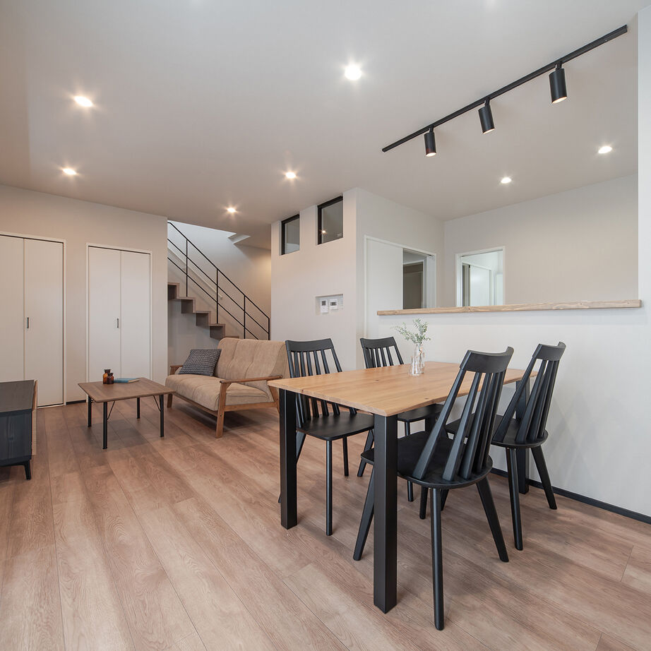 ニーズホーム オープン階段がスタイリッシュな三角屋根の家の建築実例画像3