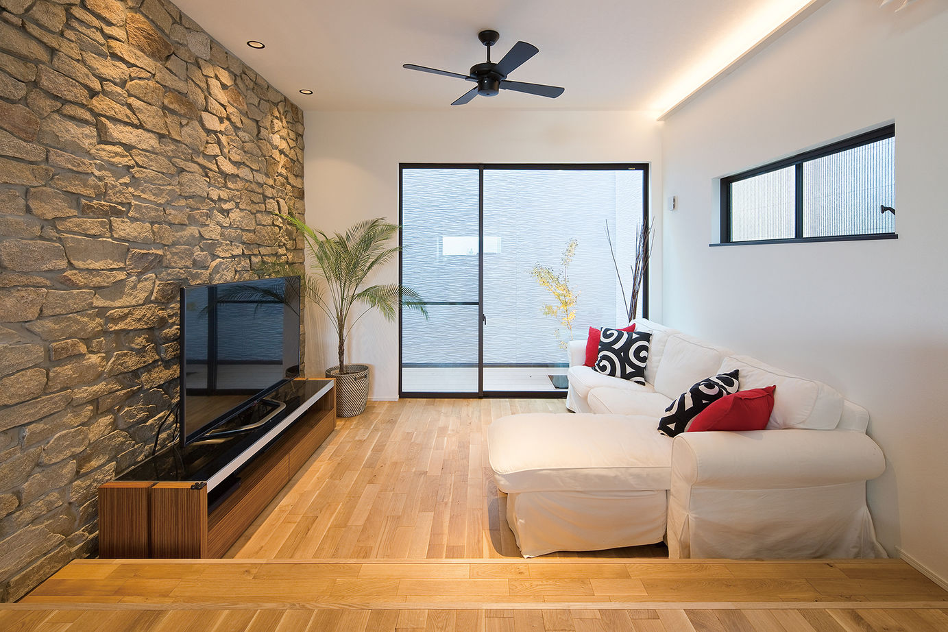 サートンホーム（横浜・相模原・八王子） 【2345万円/約30坪/ビルトインガレージ/間取り有】限られた敷地でも広々快適な屋上がある住まいの建築実例画像4