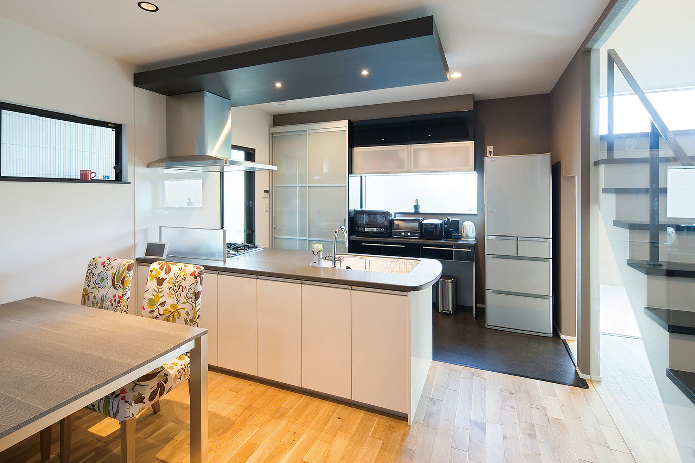 サートンホーム（横浜・相模原・八王子） 【2345万円/約30坪/ビルトインガレージ/間取り有】限られた敷地でも広々快適な屋上がある住まいの建築実例画像5