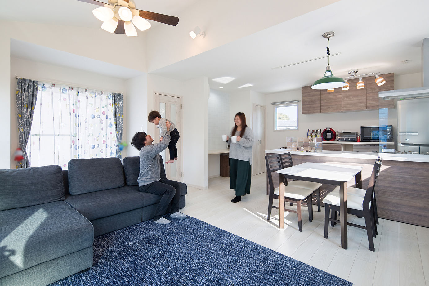 サートンホーム（横浜・相模原・八王子） 【1414万円/間取り有】広いバルコニーでお子様がのびのび遊ぶ。家族が自然と集まる団らんリビングの建築実例画像5