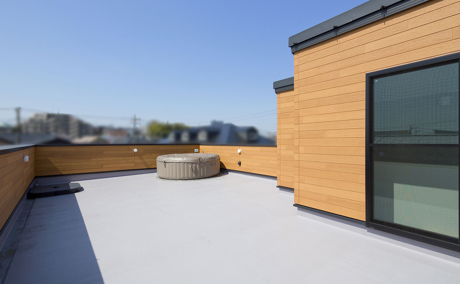 サートンホーム（横浜・相模原・八王子） 【1500万円台/間取り有/約30坪】ジェットバスのある屋上でホームパーティ！夢を叶えたIT活用スマートホームの建築実例画像4