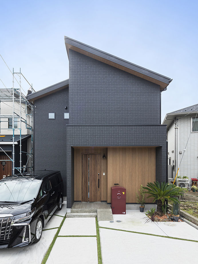 サートンホーム（横浜・相模原・八王子） 【2000万～2499万円台／テラスデッキ／収納充実】吹き抜けの広いリビングやテラスで友人との時間を楽しむ家の建築実例画像2