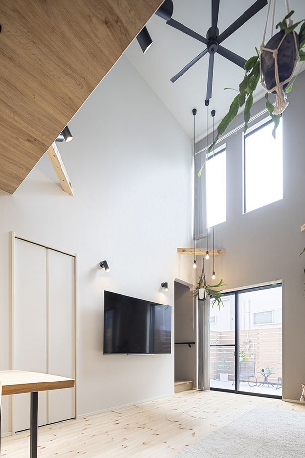 サートンホーム（横浜・相模原・八王子） 【2000万～2499万円台／テラスデッキ／収納充実】吹き抜けの広いリビングやテラスで友人との時間を楽しむ家の建築実例画像7