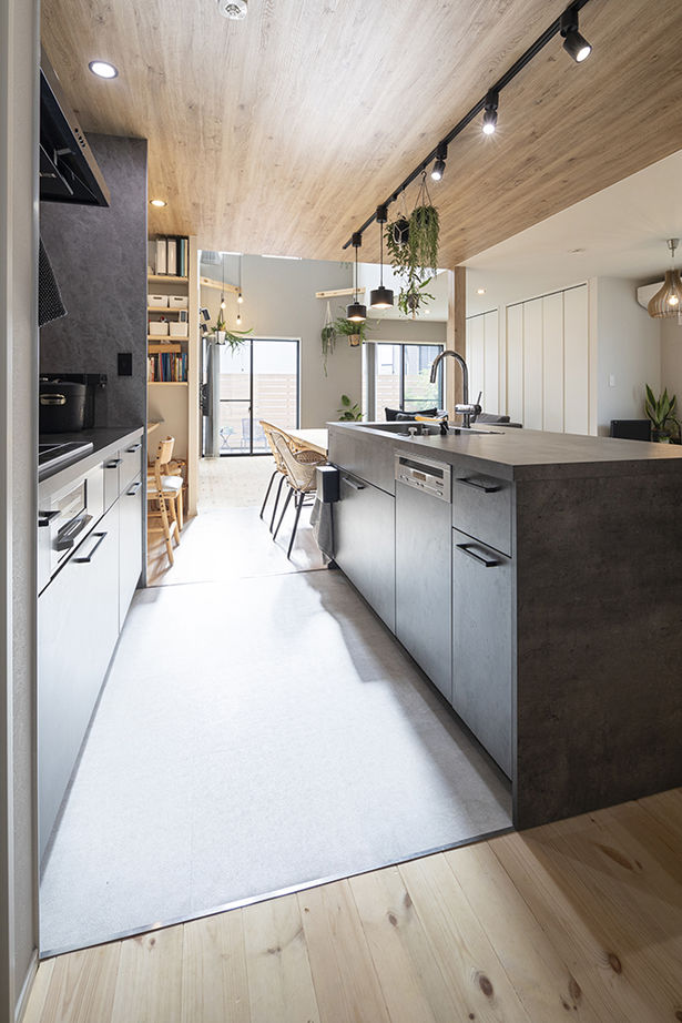 サートンホーム（横浜・相模原・八王子） 【2000万～2499万円台／テラスデッキ／収納充実】吹き抜けの広いリビングやテラスで友人との時間を楽しむ家の建築実例画像8