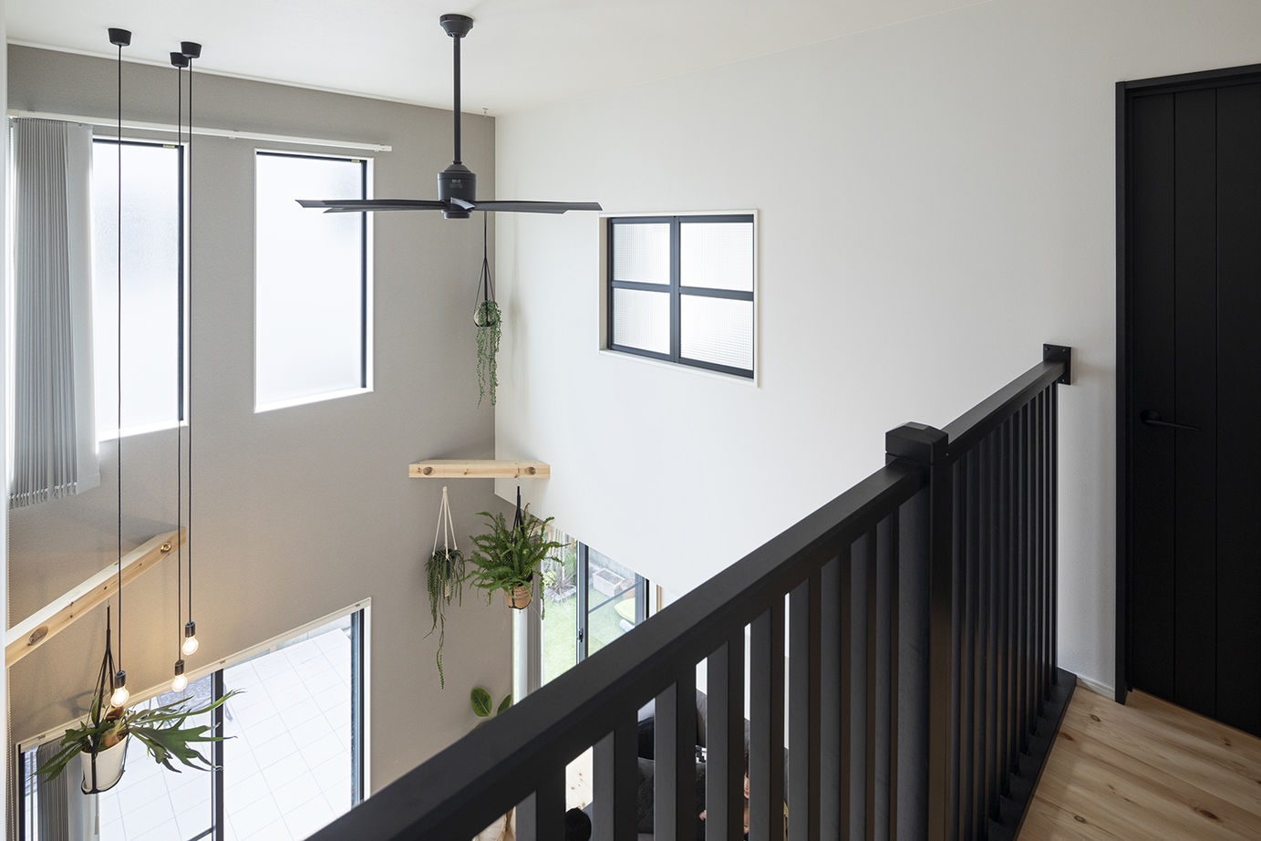 サートンホーム（横浜・相模原・八王子） 【2000万～2499万円台／テラスデッキ／収納充実】吹き抜けの広いリビングやテラスで友人との時間を楽しむ家の建築実例画像10