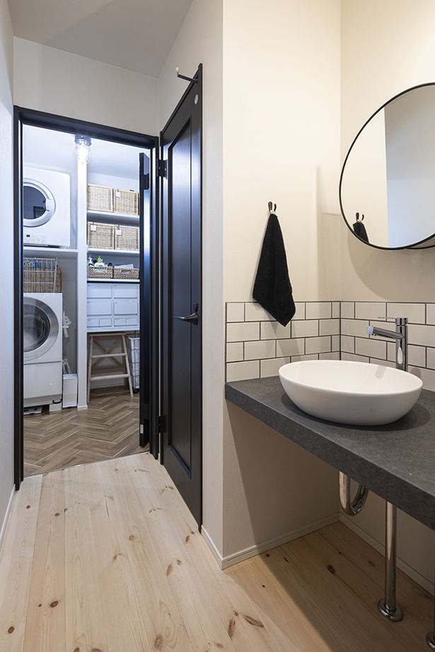 サートンホーム（横浜・相模原・八王子） 【2000万～2499万円台／テラスデッキ／収納充実】吹き抜けの広いリビングやテラスで友人との時間を楽しむ家の建築実例画像12