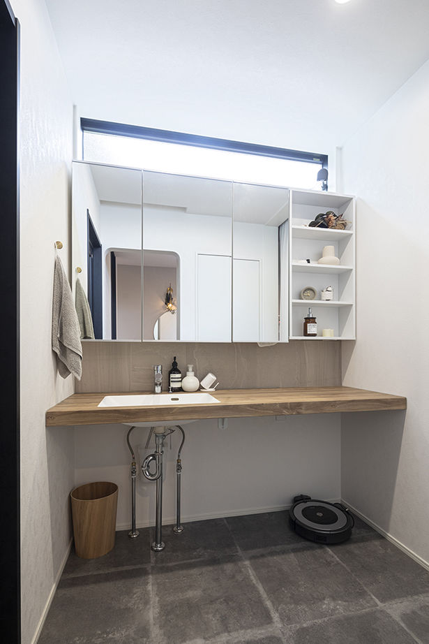 サートンホーム（横浜・相模原・八王子） 【2000万～2499万円台／テラスデッキ／収納充実】吹き抜けの広いリビングやテラスで友人との時間を楽しむ家の建築実例画像15