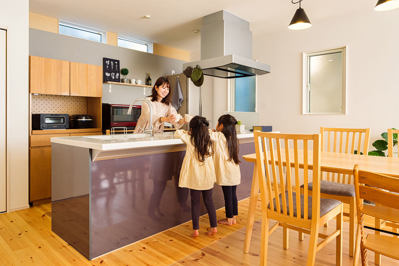 サートンホーム（横浜・相模原・八王子） 【2000万～2499万円台／インナーガレージ／ウッドデッキ】四方を囲まれた旗竿地に、明るく開放的な住まいをの建築実例画像5