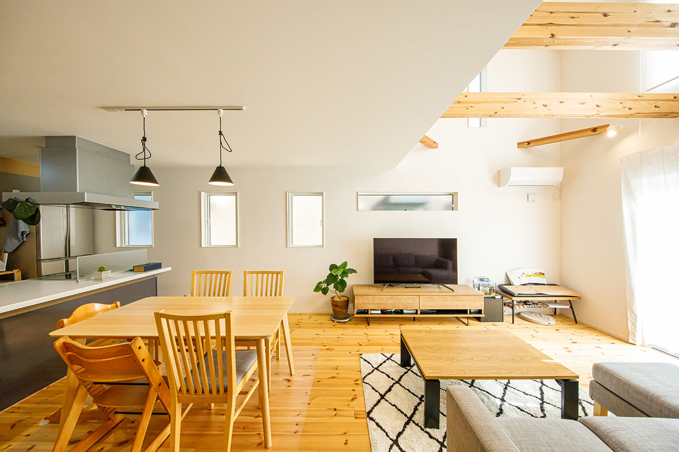 サートンホーム（横浜・相模原・八王子） 【2000万～2499万円台／インナーガレージ／ウッドデッキ】四方を囲まれた旗竿地に、明るく開放的な住まいをの建築実例画像10