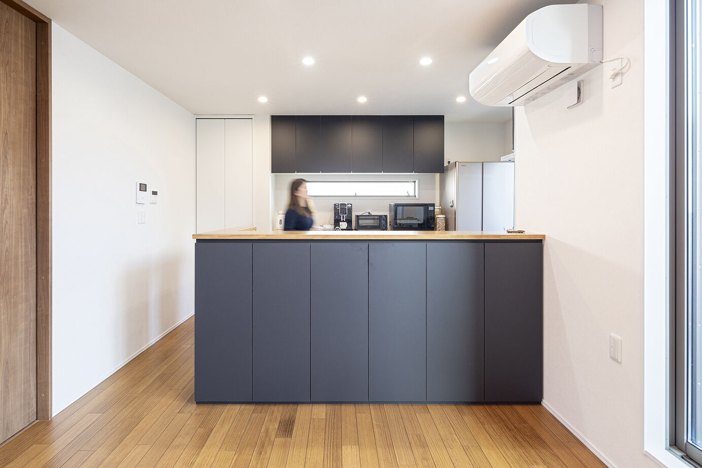 サートンホーム（横浜・相模原・八王子） 【2階リビング／家事動線／収納充実】「光がたっぷり！」。勾配天井のリビングの開放感が心地よい住まいの建築実例画像5