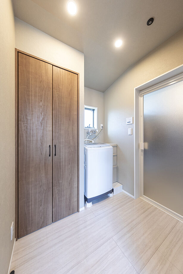 サートンホーム（横浜・相模原・八王子） 【2階リビング／家事動線／収納充実】「光がたっぷり！」。勾配天井のリビングの開放感が心地よい住まいの建築実例画像9