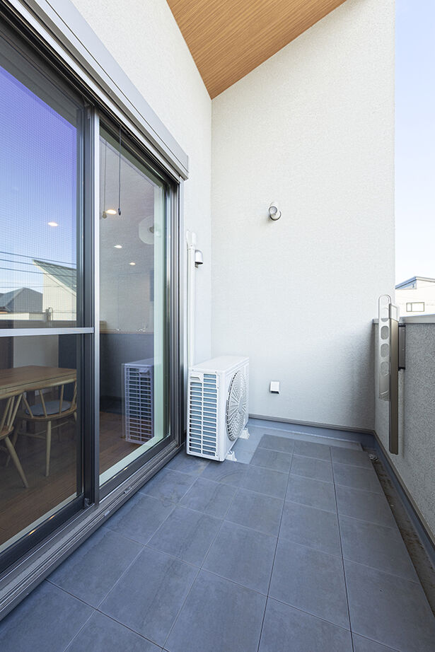 サートンホーム（横浜・相模原・八王子） 【2階リビング／家事動線／収納充実】「光がたっぷり！」。勾配天井のリビングの開放感が心地よい住まいの建築実例画像10