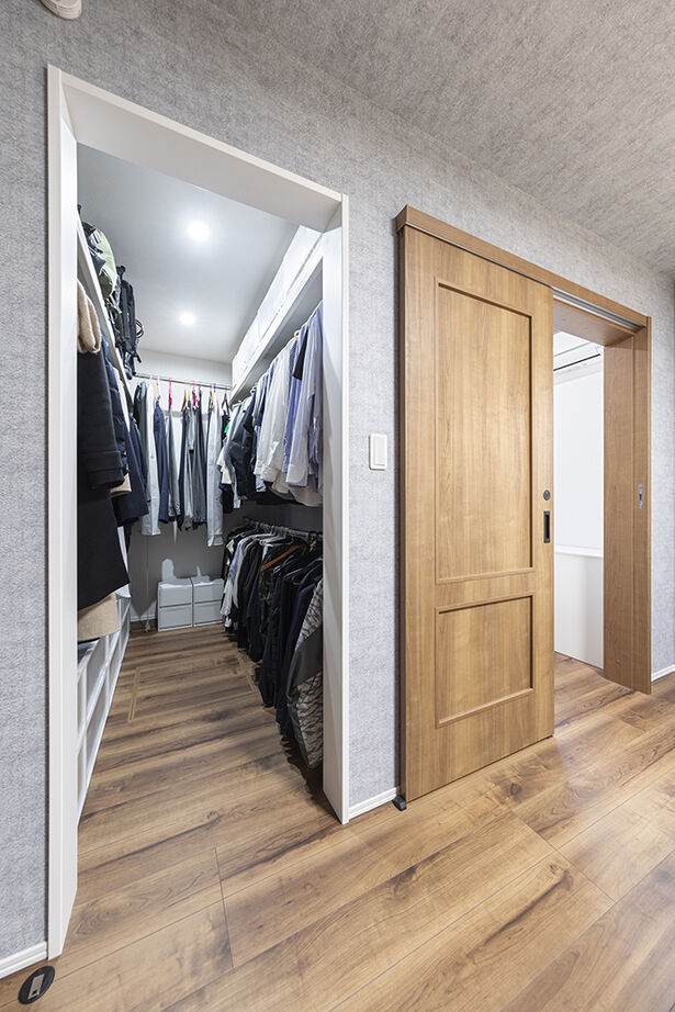 サートンホーム（横浜・相模原・八王子） 【2階リビング／家事動線／収納充実】「光がたっぷり！」。勾配天井のリビングの開放感が心地よい住まいの建築実例画像13