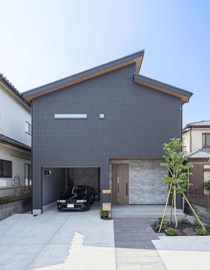 サートンホーム（横浜・相模原・八王子） 【2000万円台／ビルトインガレージ／２階リビング／間取図】黒を基調にした住まいでガレージライフを楽しむの建築実例画像1