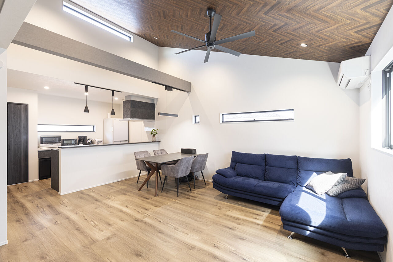 サートンホーム（横浜・相模原・八王子） 【2000万円台／ビルトインガレージ／２階リビング／間取図】黒を基調にした住まいでガレージライフを楽しむの建築実例画像2