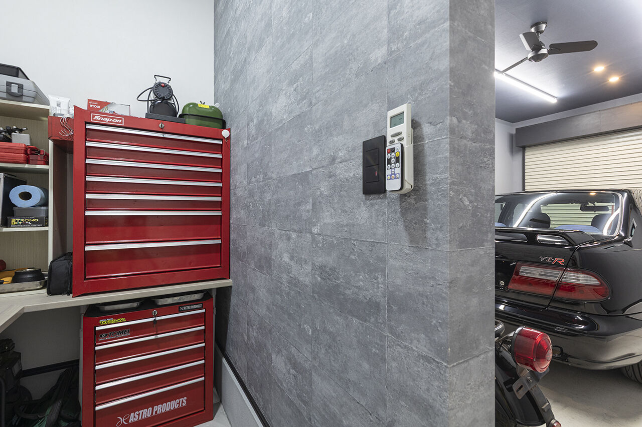 サートンホーム（横浜・相模原・八王子） 【2000万円台／ビルトインガレージ／２階リビング／間取図】黒を基調にした住まいでガレージライフを楽しむの建築実例画像5