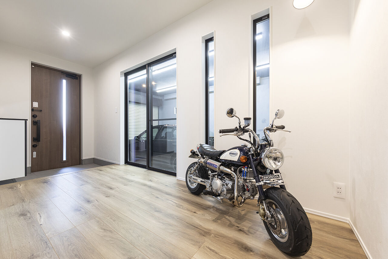 サートンホーム（横浜・相模原・八王子） 【2000万円台／ビルトインガレージ／２階リビング／間取図】黒を基調にした住まいでガレージライフを楽しむの建築実例画像6