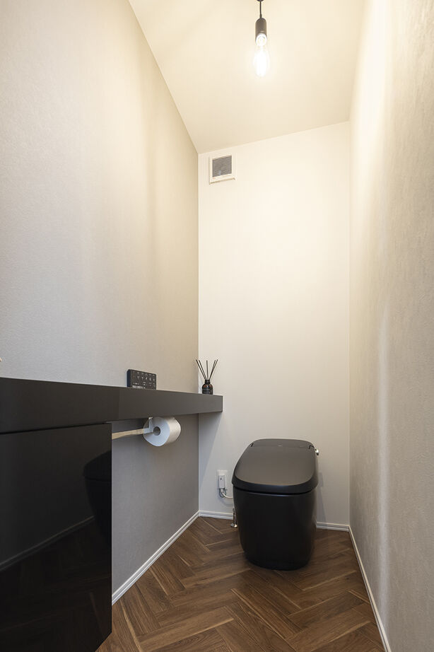 サートンホーム（横浜・相模原・八王子） 【2000万円台／ビルトインガレージ／２階リビング／間取図】黒を基調にした住まいでガレージライフを楽しむの建築実例画像9