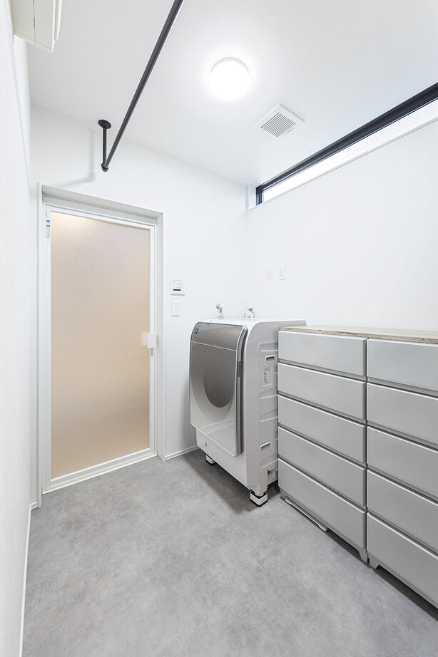 サートンホーム（横浜・相模原・八王子） 【2000万円台／ビルトインガレージ／２階リビング／間取図】黒を基調にした住まいでガレージライフを楽しむの建築実例画像10