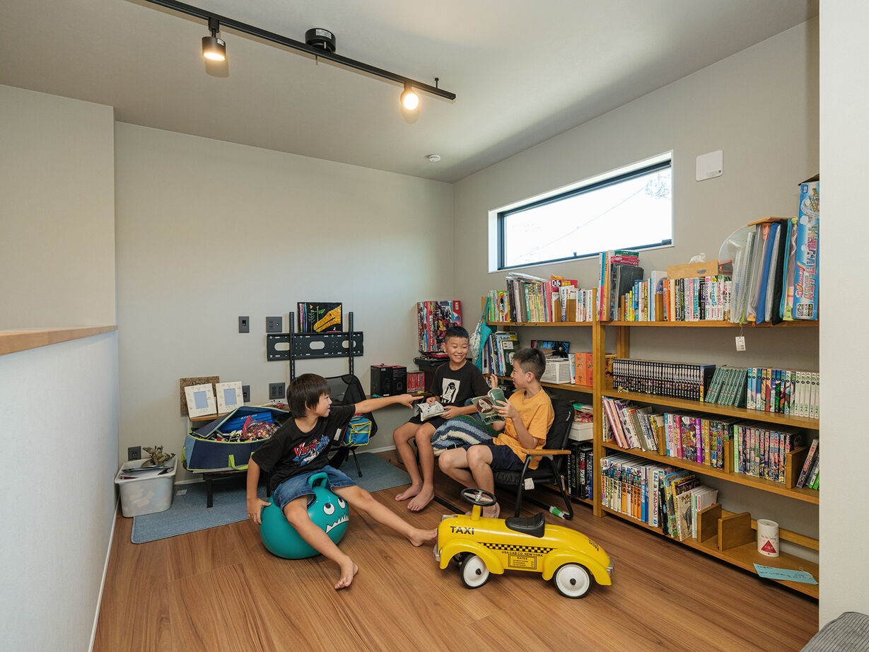 サートンホーム（横浜・相模原・八王子） 【2400万円台／吹抜／収納充実／間取図】旗竿地に建てた、今も未来も自分たちの暮らしにフィットする住まいの建築実例画像13