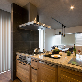 フェスティナ・レンテ 【1000万円台/50坪台/2階LDK/ビルトインガレージ】趣味部屋にワークスペース、男の憧れを叶えたガルバの家の建築実例画像5