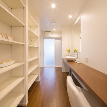 フェスティナ・レンテ 【1000万円台/50坪台/2階LDK/ビルトインガレージ】趣味部屋にワークスペース、男の憧れを叶えたガルバの家の建築実例画像8