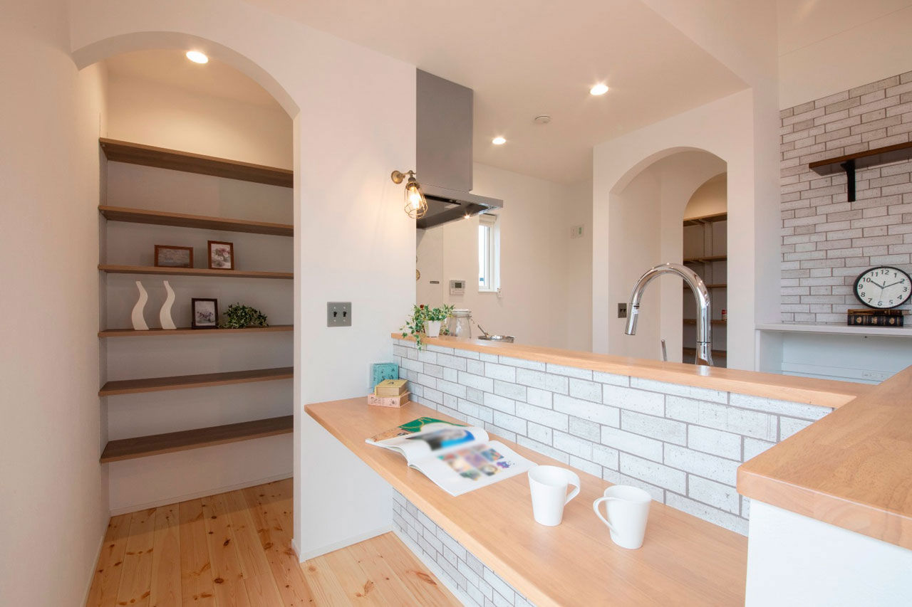 フェスティナ・レンテ 【カリフォルニアスタイル/平屋/30坪台】「イメージ通りの外観！星モチーフの玄関や塀までこだわり満喫」の建築実例画像6