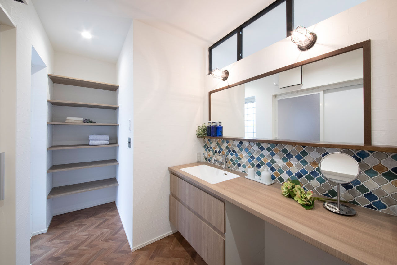 フェスティナ・レンテ 【カリフォルニアスタイル/平屋/30坪台】「イメージ通りの外観！星モチーフの玄関や塀までこだわり満喫」の建築実例画像8