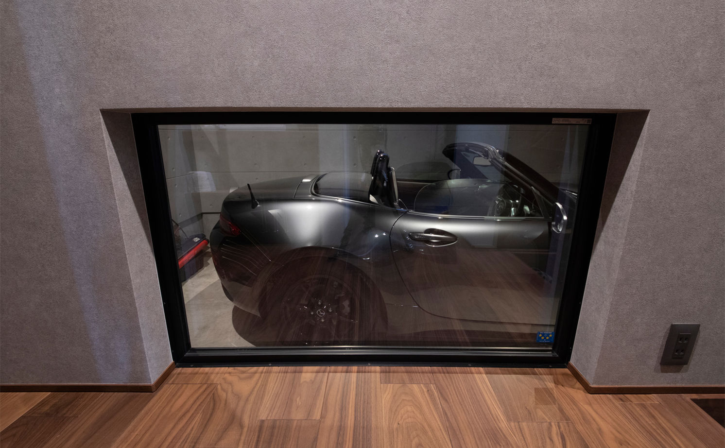 フェスティナ・レンテ 【ビルトインガレージ/3LDK/敷地50坪台/間取り図】グレーとウォルナットの大人空間。工夫した家事ラク動線の建築実例画像3