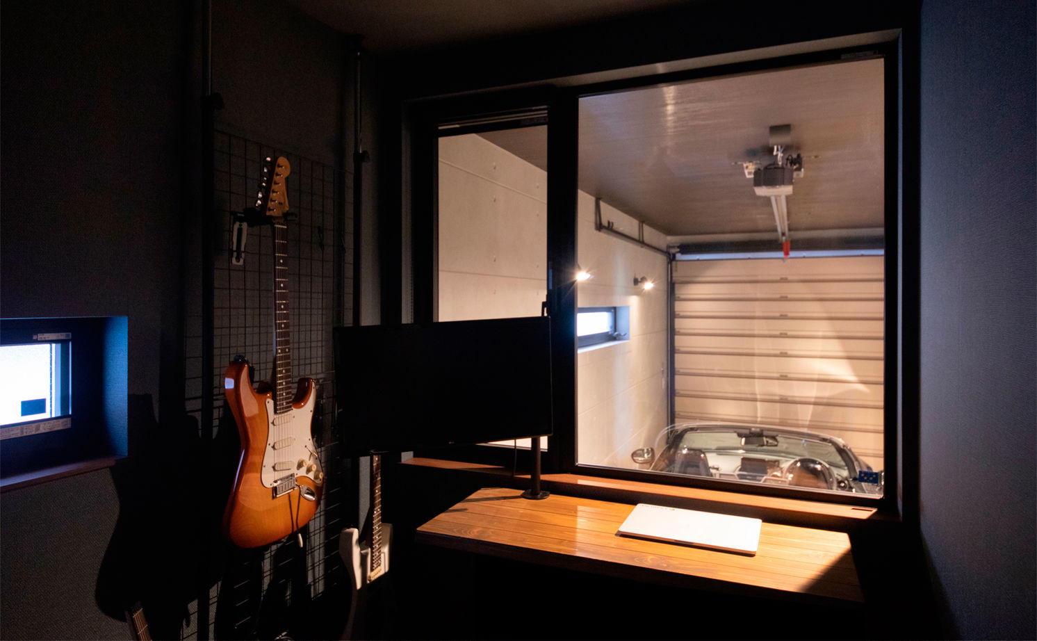 フェスティナ・レンテ 【ビルトインガレージ/3LDK/敷地50坪台/間取り図】グレーとウォルナットの大人空間。工夫した家事ラク動線の建築実例画像4