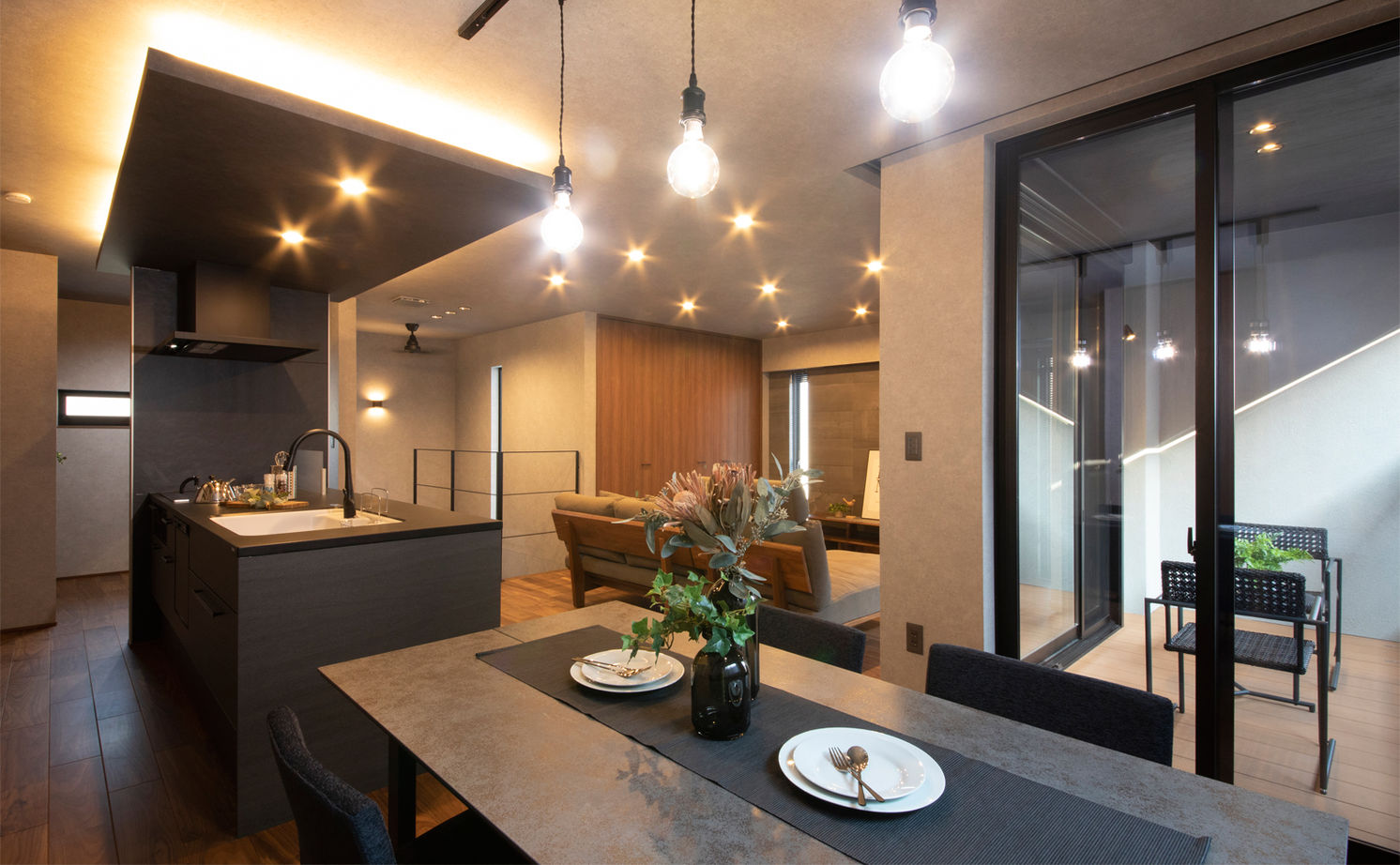 フェスティナ・レンテ 【ビルトインガレージ/3LDK/敷地50坪台/間取り図】グレーとウォルナットの大人空間。工夫した家事ラク動線の建築実例画像5