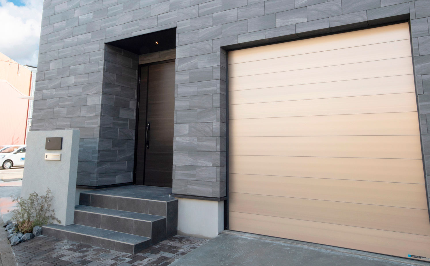 フェスティナ・レンテ 【ビルトインガレージ/3LDK/敷地50坪台/間取り図】グレーとウォルナットの大人空間。工夫した家事ラク動線の建築実例画像6