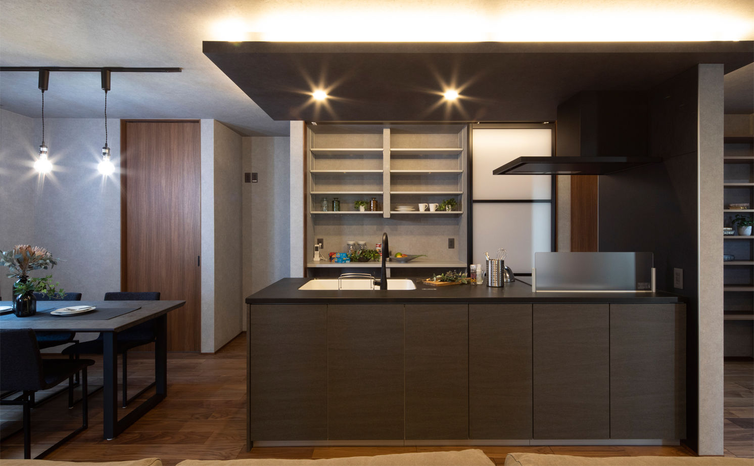 フェスティナ・レンテ 【ビルトインガレージ/3LDK/敷地50坪台/間取り図】グレーとウォルナットの大人空間。工夫した家事ラク動線の建築実例画像9