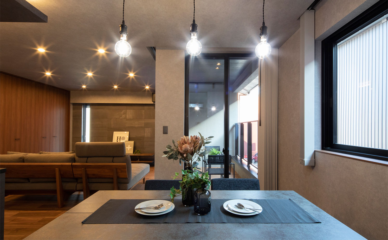 フェスティナ・レンテ 【ビルトインガレージ/3LDK/敷地50坪台/間取り図】グレーとウォルナットの大人空間。工夫した家事ラク動線の建築実例画像19