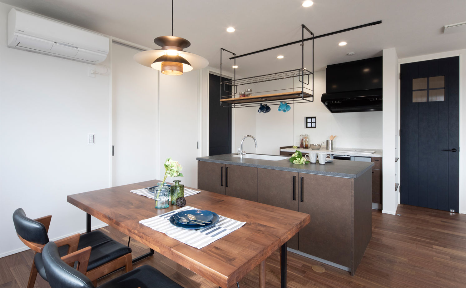 フェスティナ・レンテ 【2000万円台/半平屋/30坪台】大屋根の平屋にみえて実は2階建て。平屋のように暮らせる家事ラク間取りの家の建築実例画像3