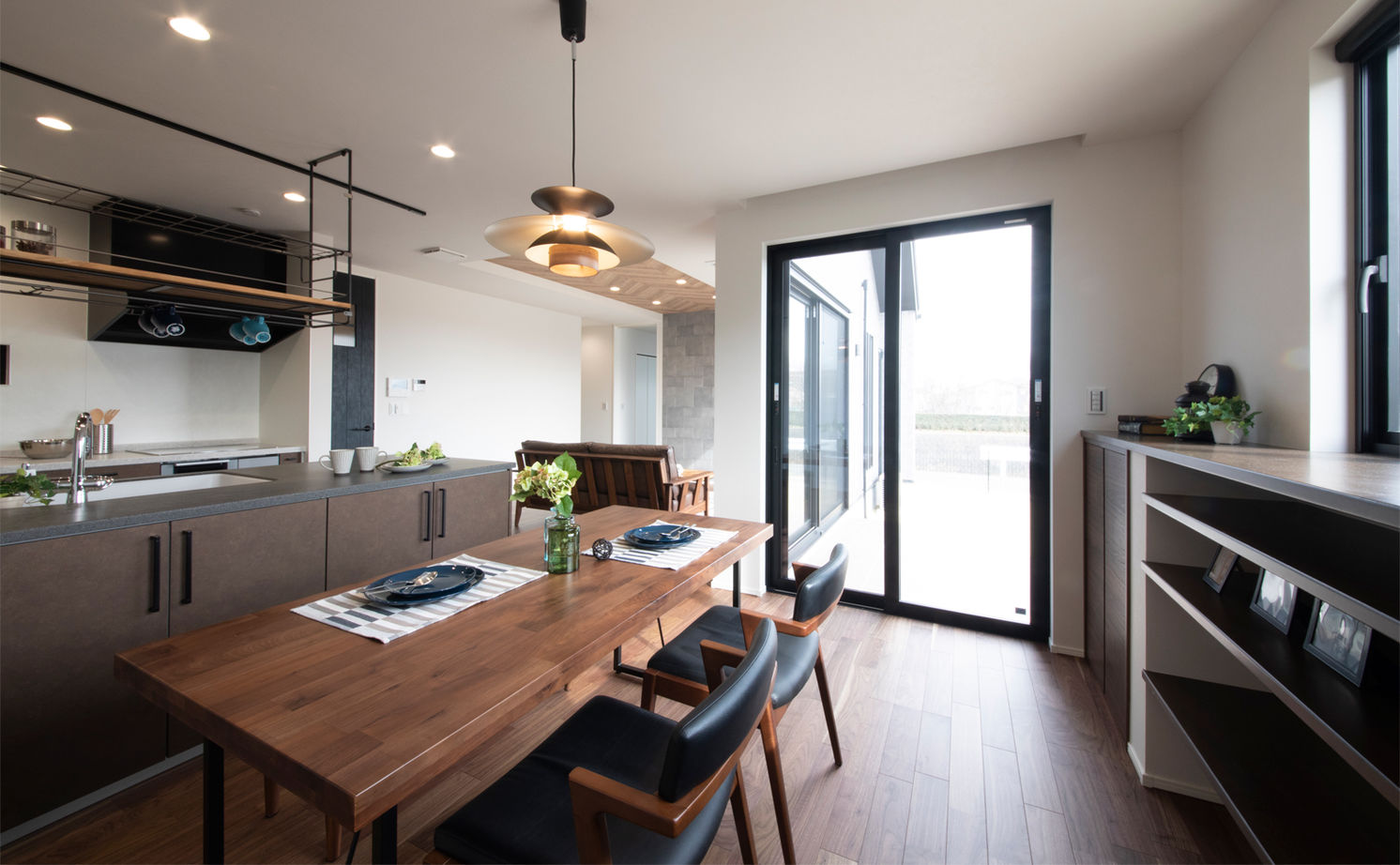 フェスティナ・レンテ 【2000万円台/半平屋/30坪台】大屋根の平屋にみえて実は2階建て。平屋のように暮らせる家事ラク間取りの家の建築実例画像15