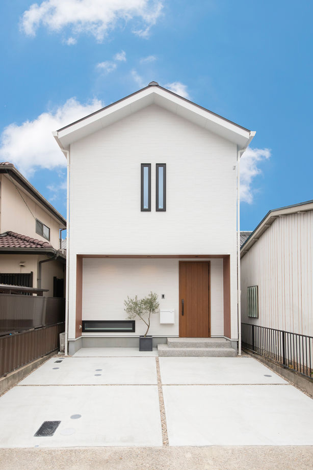 フェスティナ・レンテ 【2000万円台/4LDK/間取り図】中庭＆吹き抜けのある家。シンプルな動線と暮らし方に合わせて造りこんだ家の建築実例画像1