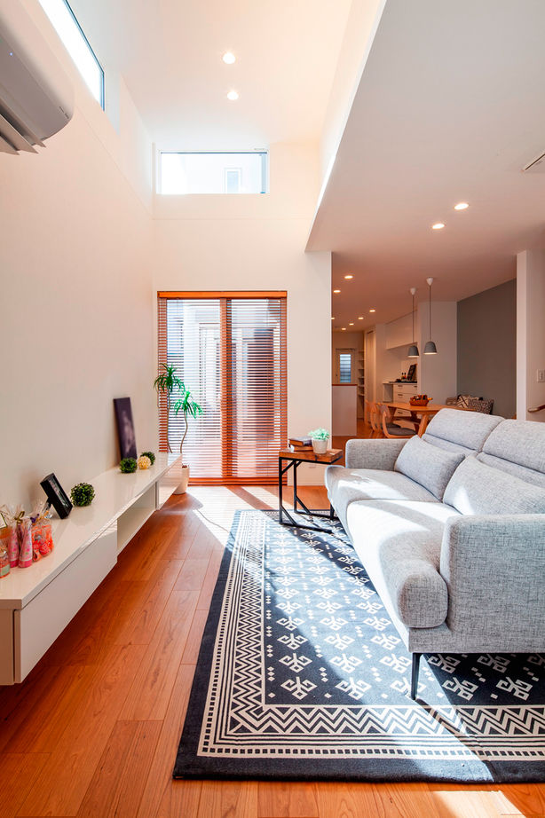 フェスティナ・レンテ 【2000万円台/4LDK/間取り図】中庭＆吹き抜けのある家。シンプルな動線と暮らし方に合わせて造りこんだ家の建築実例画像2