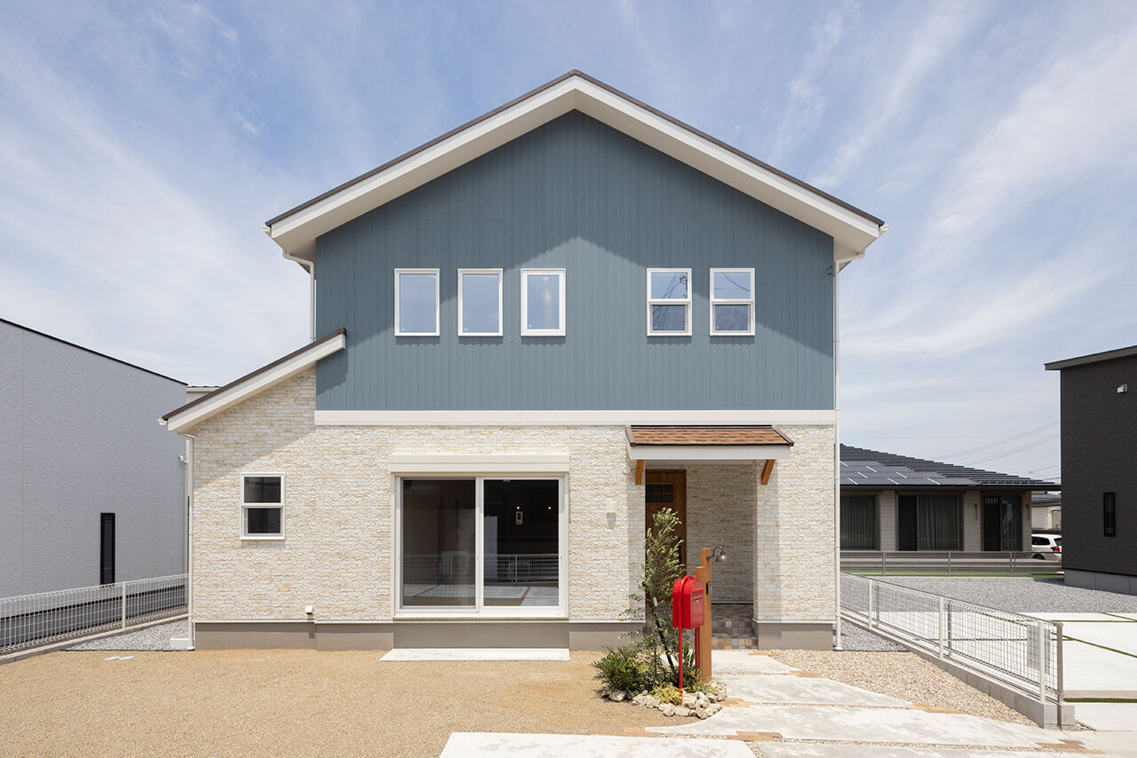 フェスティナ・レンテ 【2000万円台/35坪】カラーもデザインも、かわいいがいっぱい！自然素材とデザイン性の高い造作が特徴の建築実例画像1