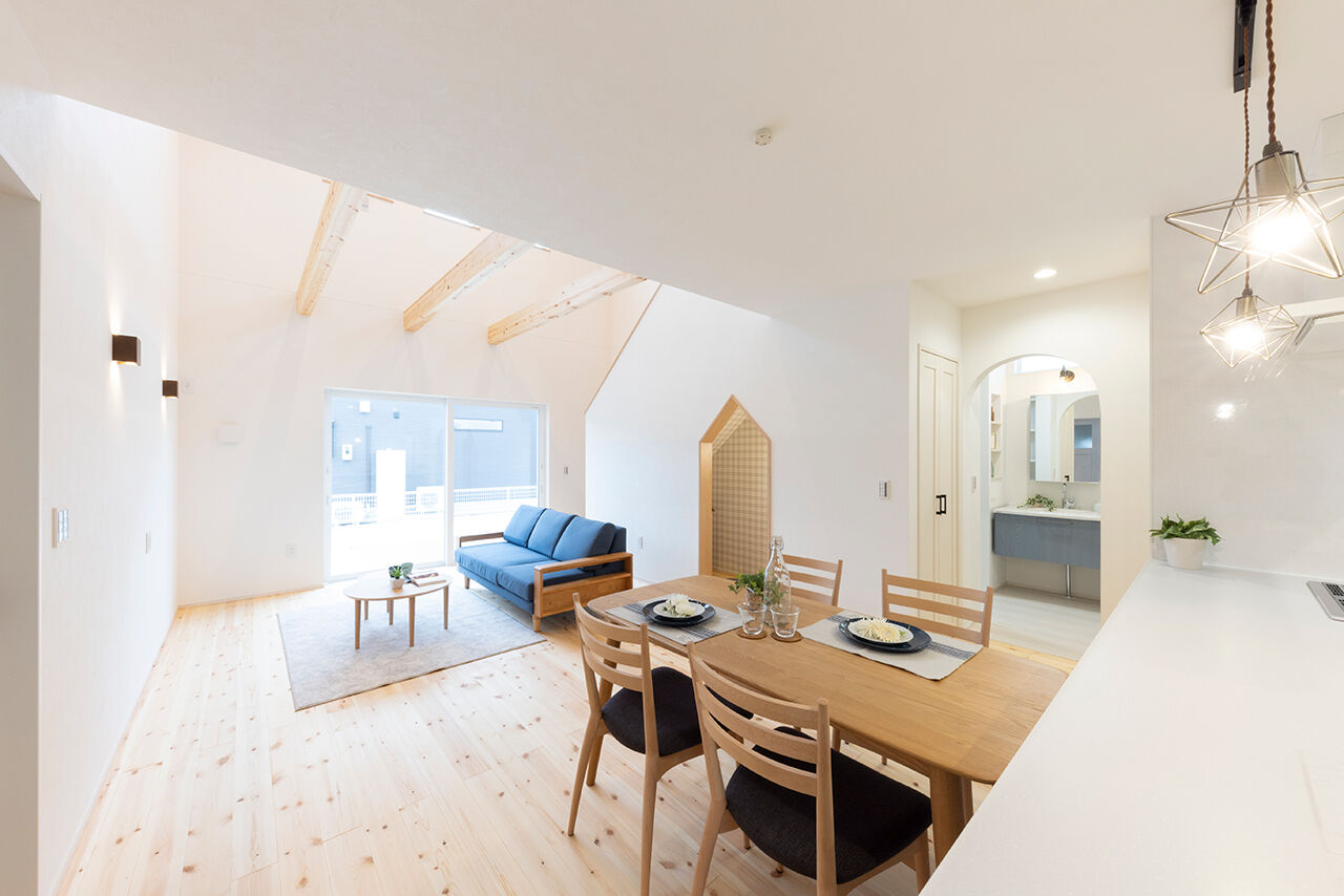 フェスティナ・レンテ 【2000万円台/35坪】カラーもデザインも、かわいいがいっぱい！自然素材とデザイン性の高い造作が特徴の建築実例画像2