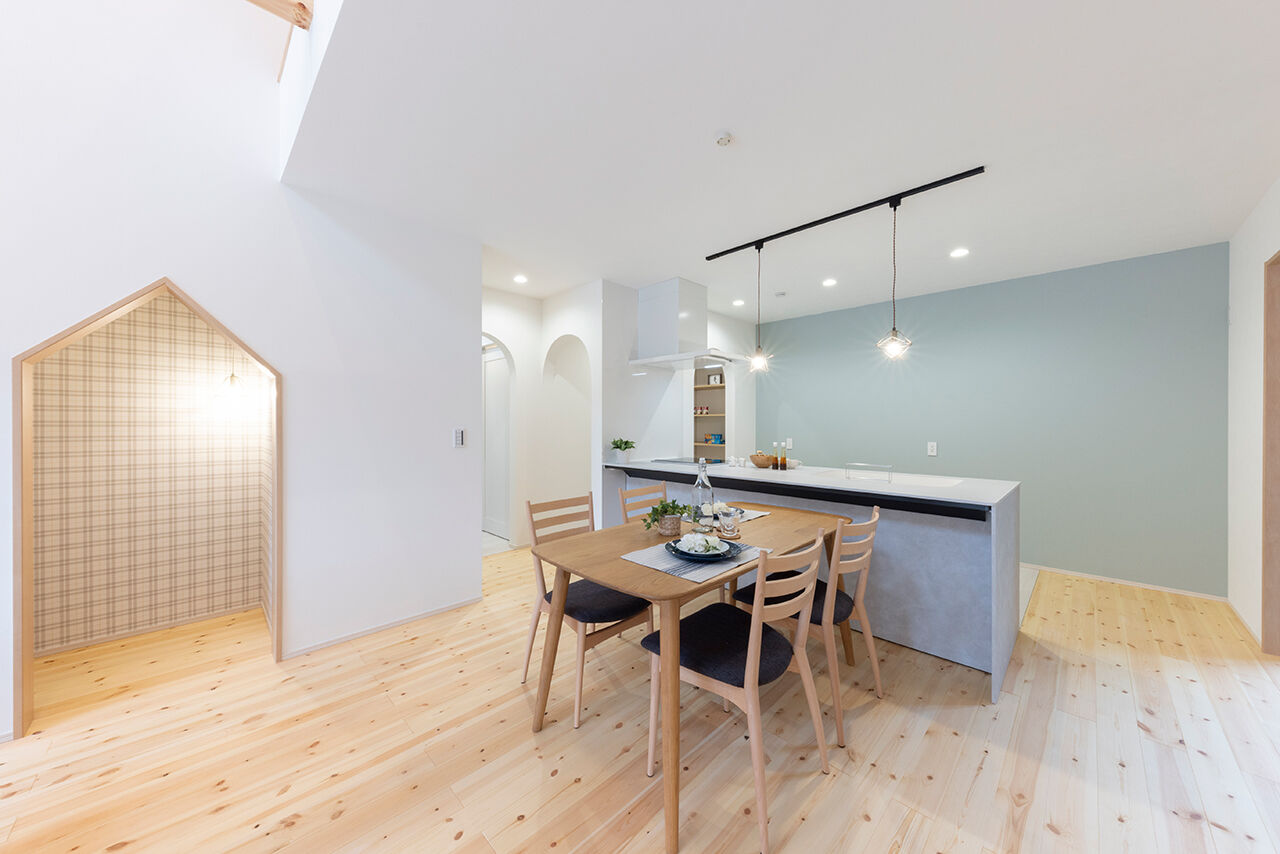 フェスティナ・レンテ 【2000万円台/35坪】カラーもデザインも、かわいいがいっぱい！自然素材とデザイン性の高い造作が特徴の建築実例画像4