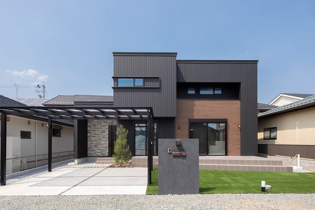 フェスティナ・レンテ 【2000万円台/38.2坪】奥まった広い敷地を活かし、インパクトある立体的な外観に。モダンでカッコいい家の建築実例画像1