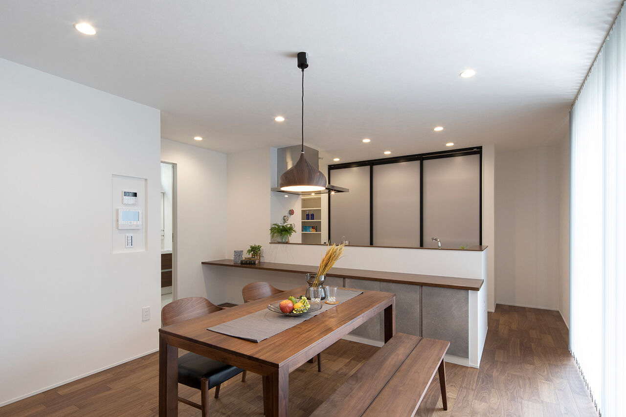 フェスティナ・レンテ 【2000万円台/38.2坪】奥まった広い敷地を活かし、インパクトある立体的な外観に。モダンでカッコいい家の建築実例画像4