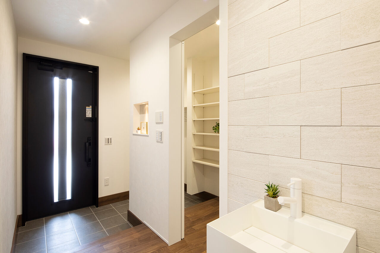 フェスティナ・レンテ 【2000万円台/38.2坪】奥まった広い敷地を活かし、インパクトある立体的な外観に。モダンでカッコいい家の建築実例画像9