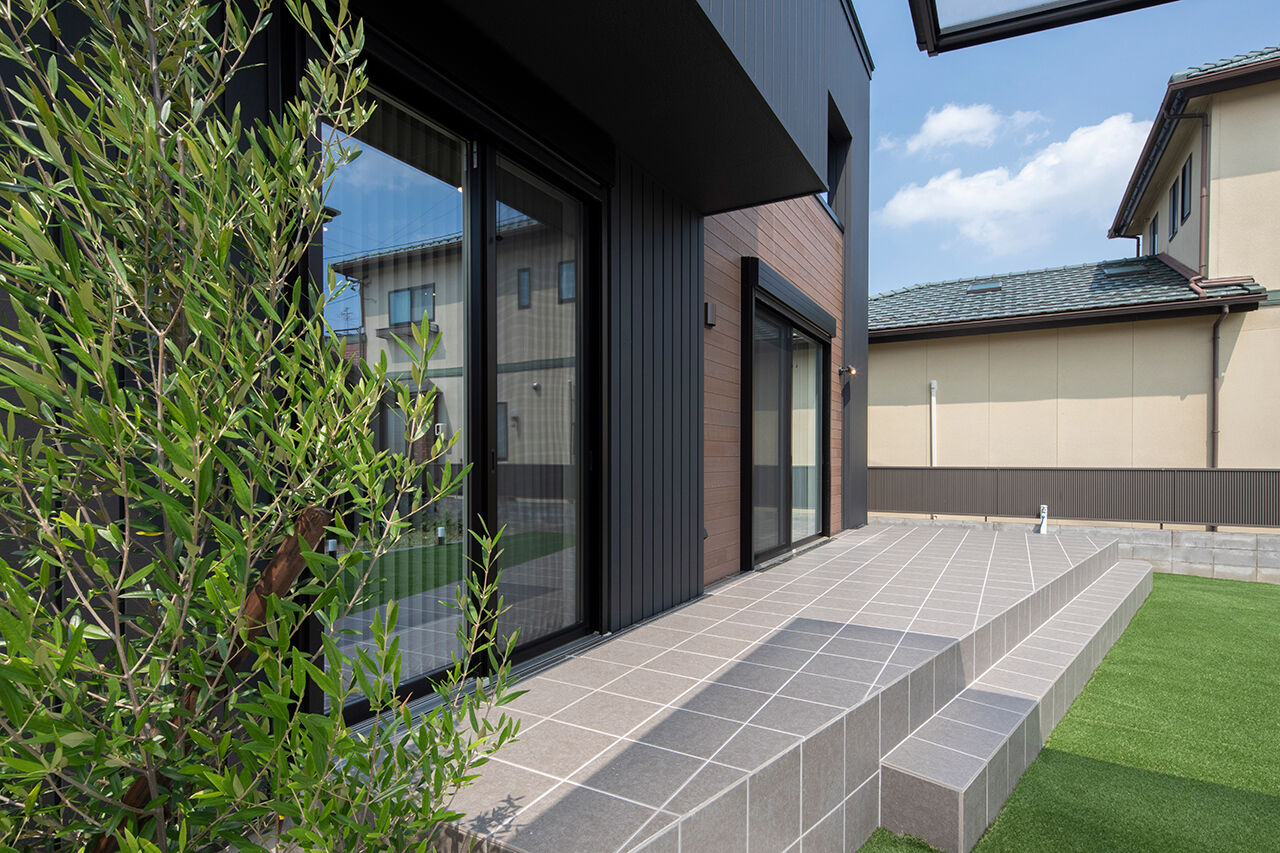 フェスティナ・レンテ 【2000万円台/38.2坪】奥まった広い敷地を活かし、インパクトある立体的な外観に。モダンでカッコいい家の建築実例画像10