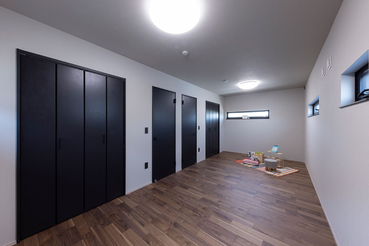 フェスティナ・レンテ 【2000万円台前半/30坪/3LDK/アクアリウムメンテ】大きな吹き抜けとアイアン階段の映える漆喰モダンの家の建築実例画像9